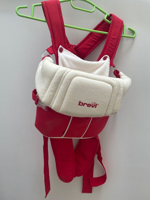 Mochila porta-bebé de marca BREBI. Óptimo estado.