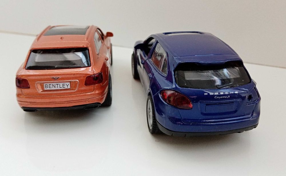 Атомобили модельные Porsche, Bentley, гоночные 6-10 см