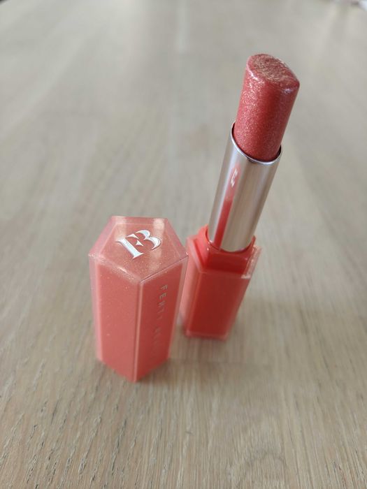 Fenty Beauty Diamond Glow szminka