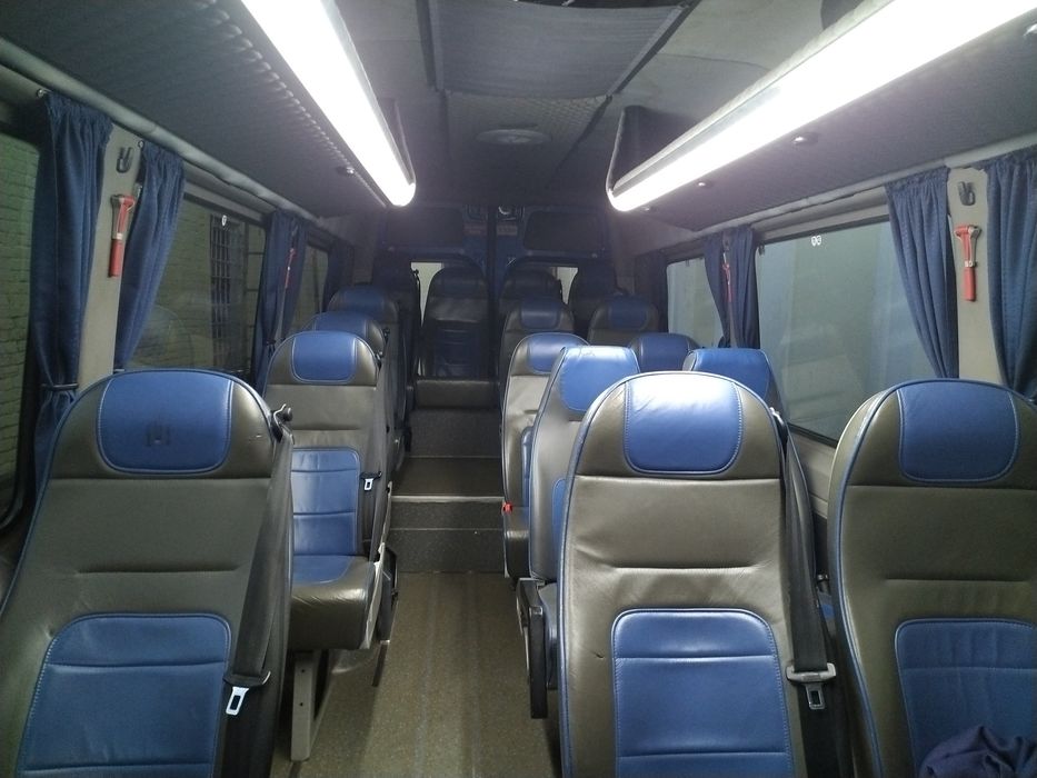 23 посадочних місця + водій