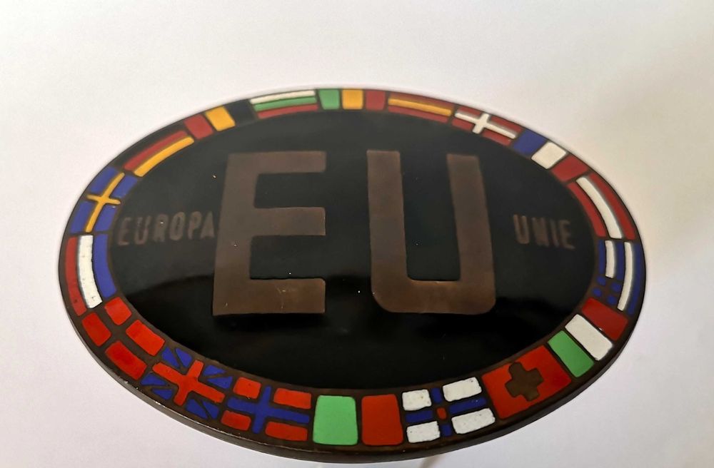 AUTOMOBILIA - Chapa UE a 18 - Portugal 1985 - ESMALTE