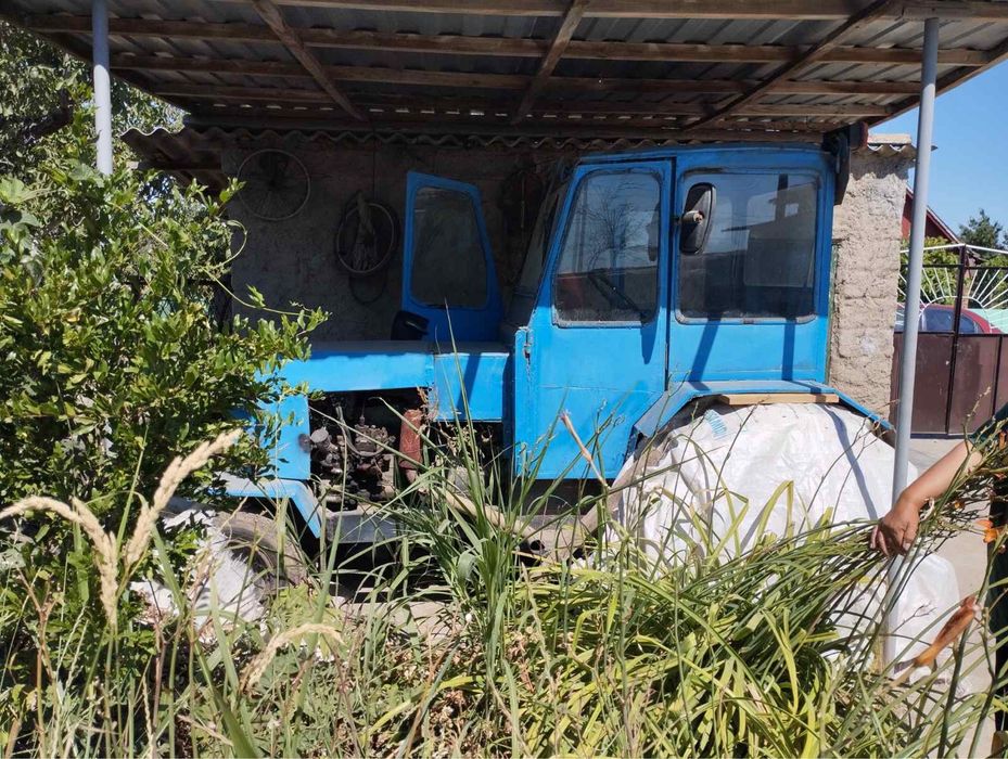 Трактор с компоектом навесного оборудования