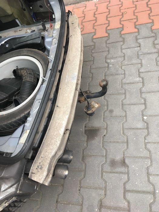 AUDI A4 B7 kombi-sedan  belka Pod zderzak tył stan idealny