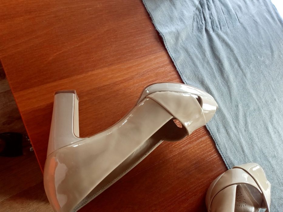 Buty bez lakier obcas 39 uk 6 Clarks wsuwane