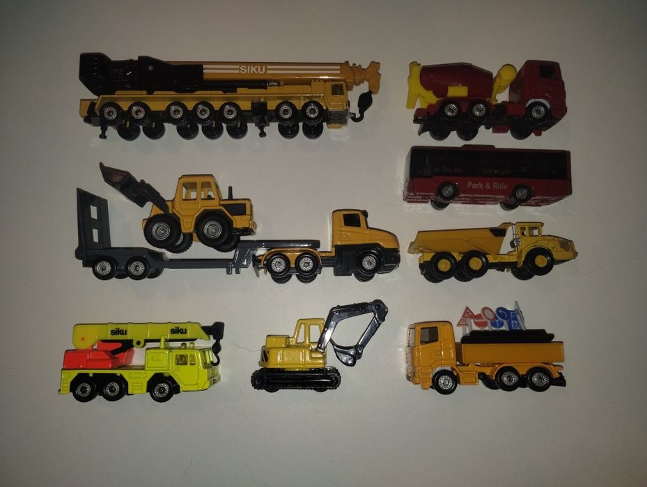 Mix samochodzików budowlanych siku
