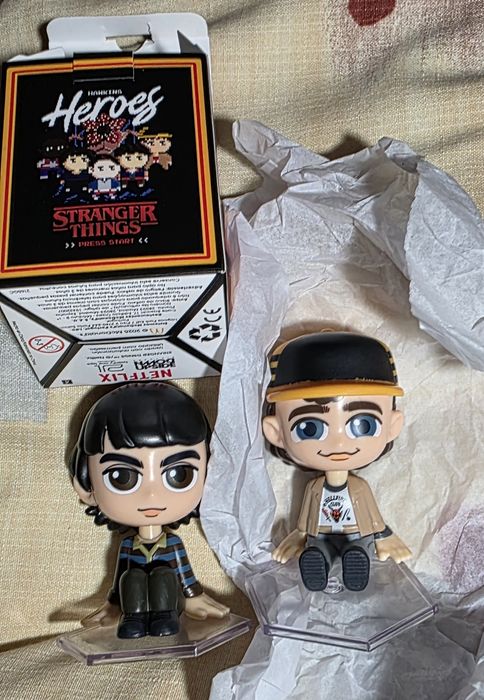 Bonecos do Mike e Dustin