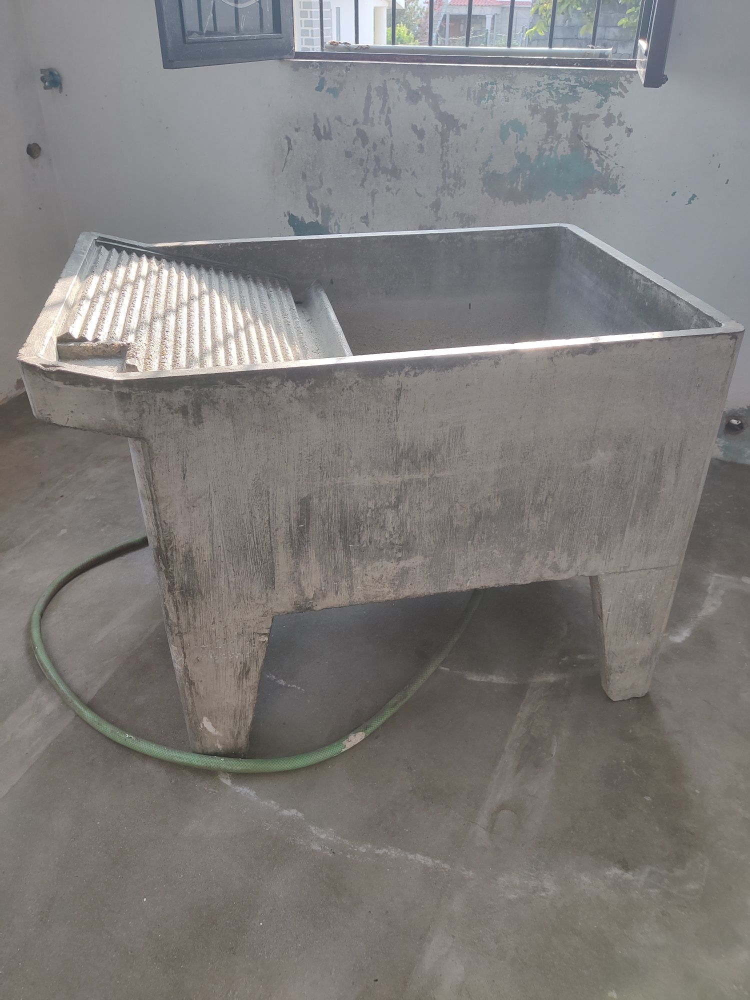 Vendo tanque médio usado, em bom estado de conservação