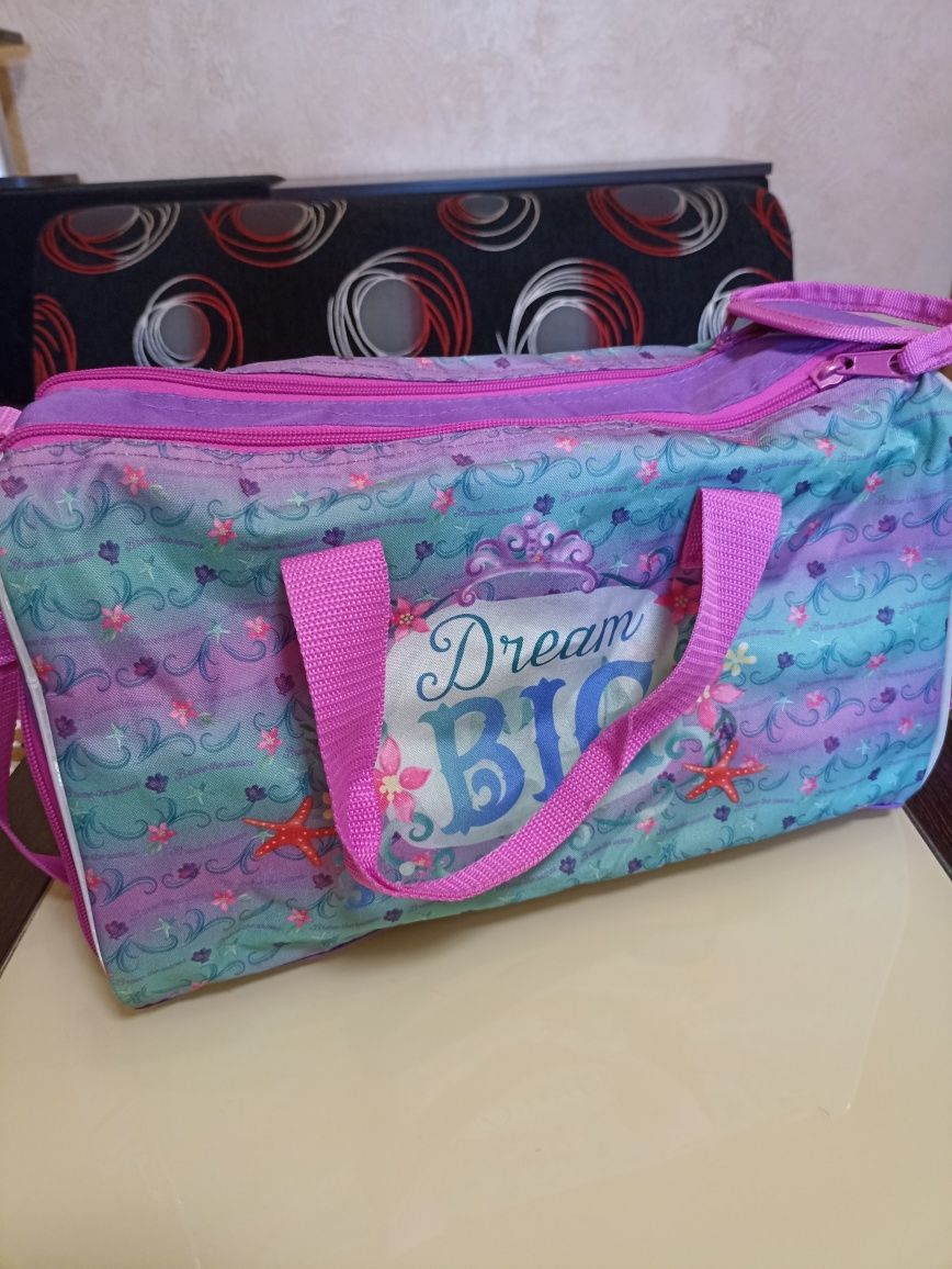Яркая сумочка и рюкзачок для принцессы