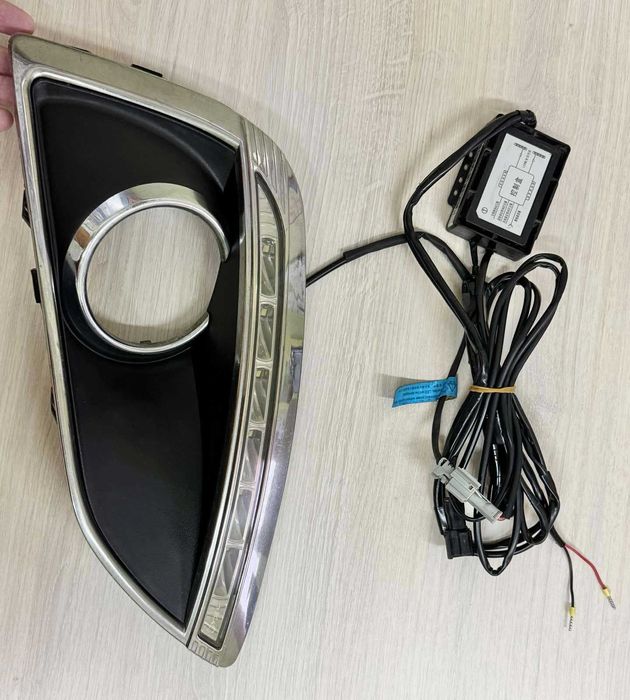 Решетка передней противотуманной фары с (ДХО) Hyundai IX 35 09