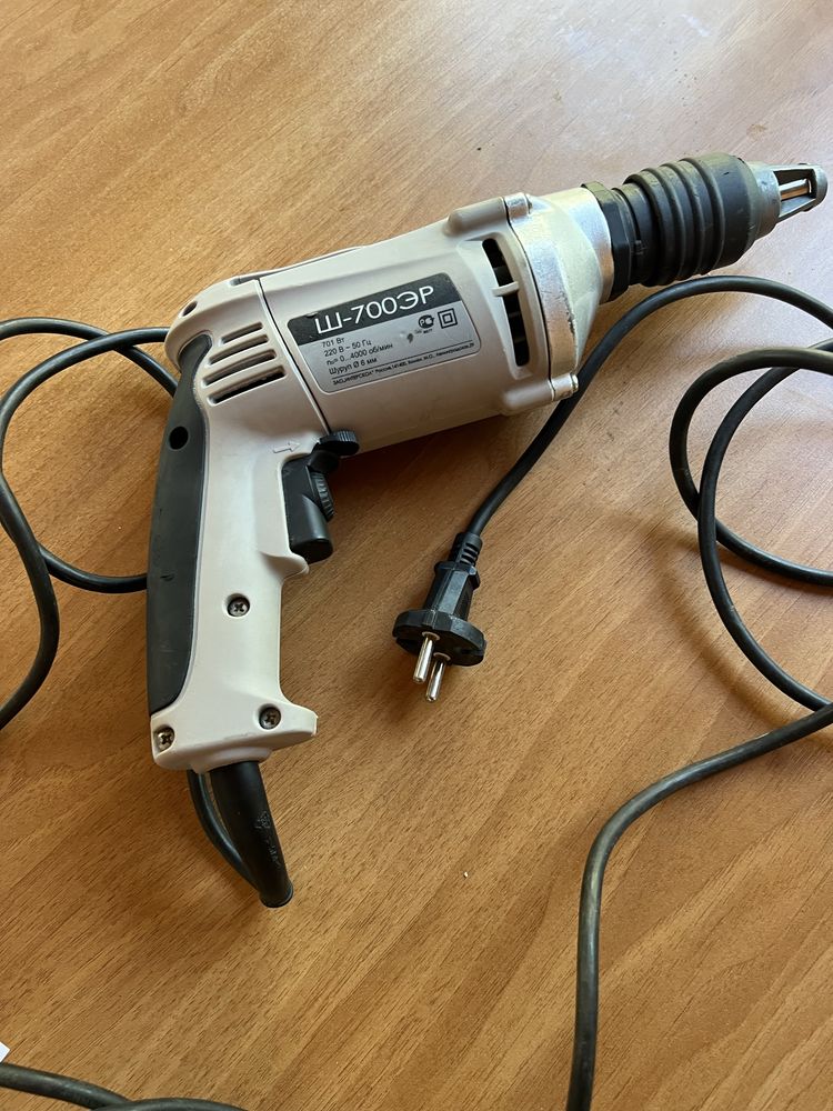 Продам шуруповерт 700w