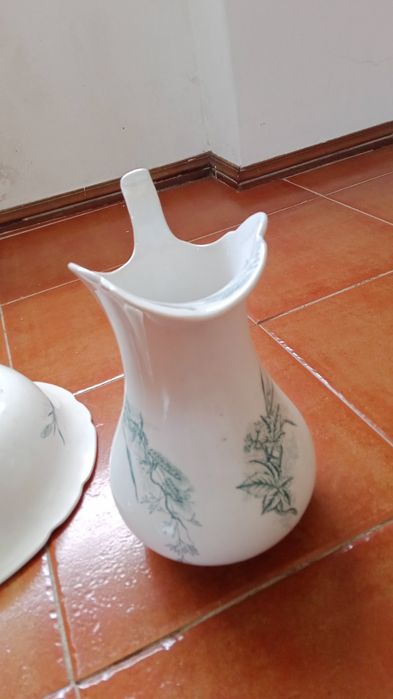 Conjunto de lavatório antigo