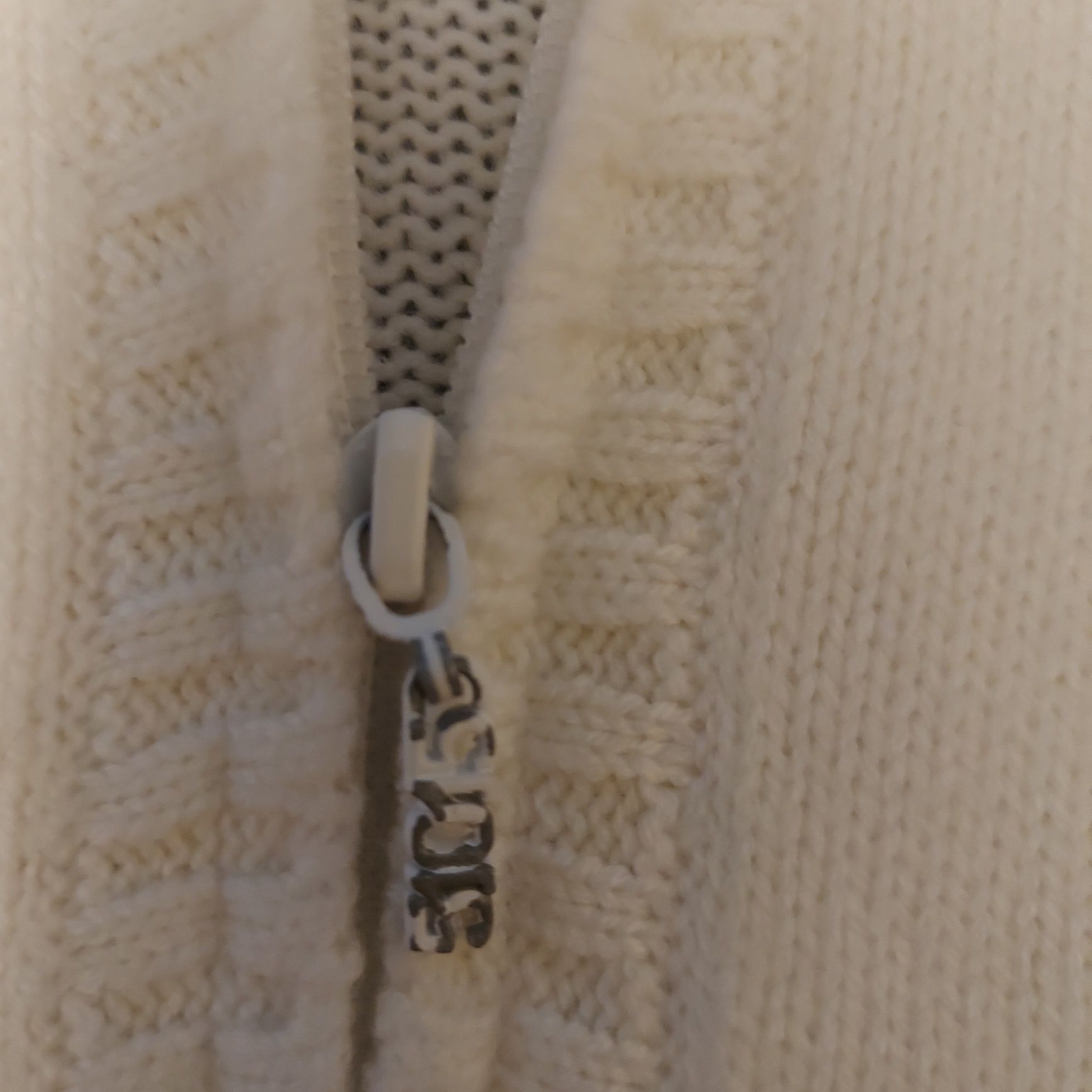 Sweter biały z kapturem 5.10.15 rozmiar 128