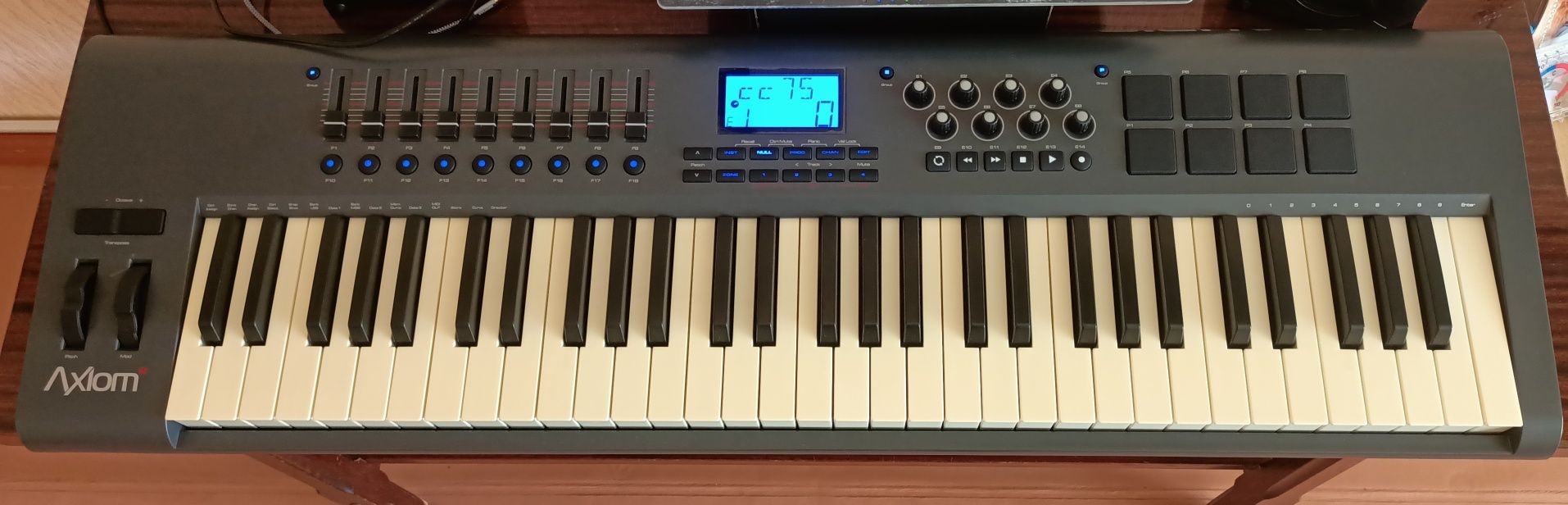 Midi клавиатура M-audio axiom mk2 61