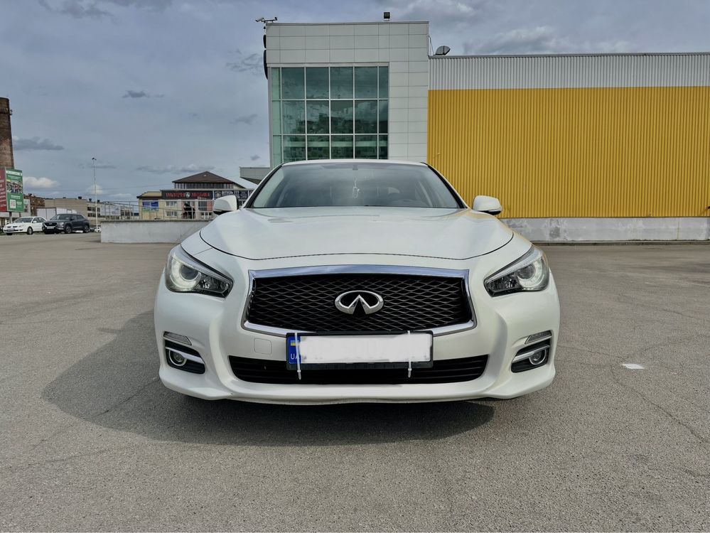 Infiniti Q50 3.7 awd 2015