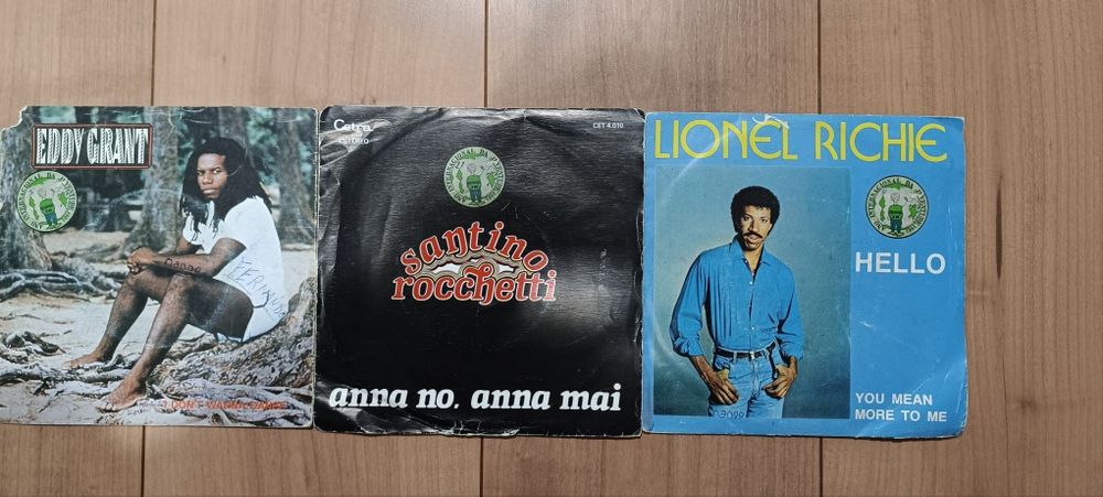 Singles (vendido individual ou em conjunto)