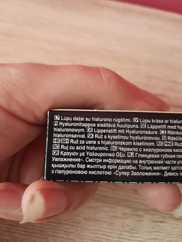 Lśniąca szminka z kwasem hialuronowym Hydramatic 3,6g Mauve Creme.