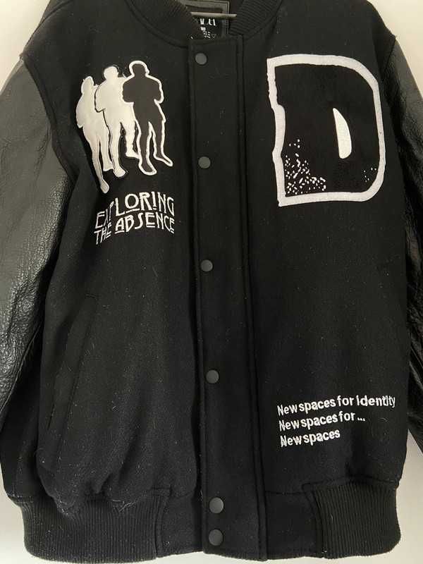 zara man czarna kurtka bomberka z naszywkami vintage