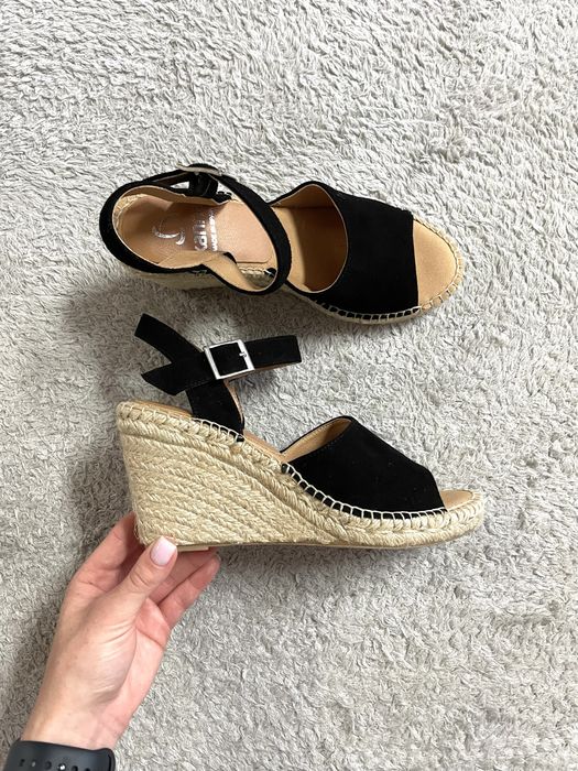 Czarne skórzane sandały na koturnie koturny Kanna rozmiar 38 leather