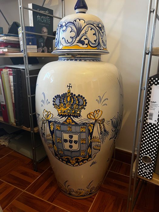 Pote porcelana grande pintado à mão