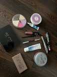 Zestaw kometykow cienie urban róż kredki tusz pomadka make up