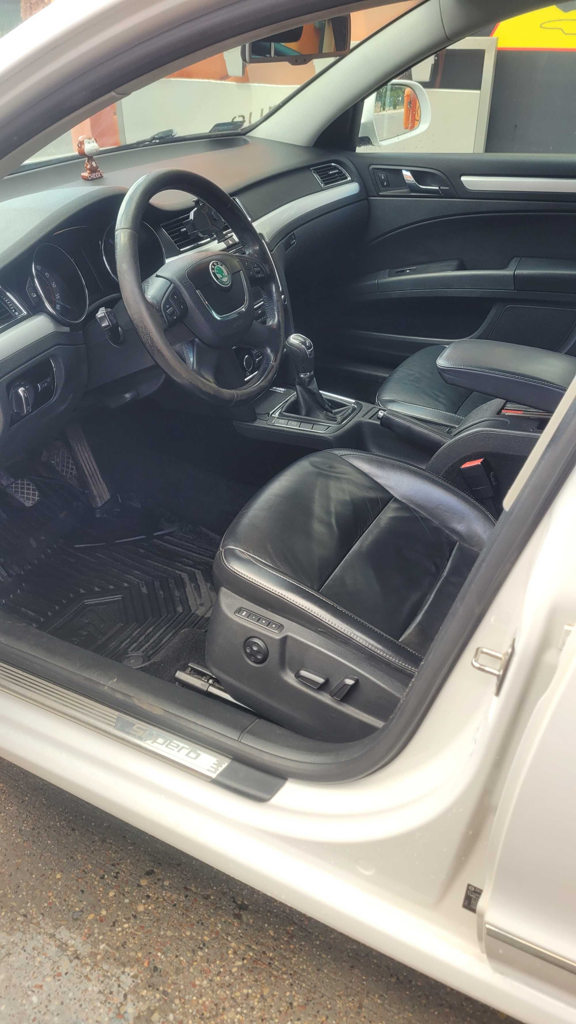 Skoda Superb 2011 Elegance 1.6 tdi