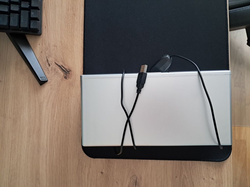 Gadgetmonster Mini Lodówka Napoje Usb Ciepłe Zimne (GDM1004)