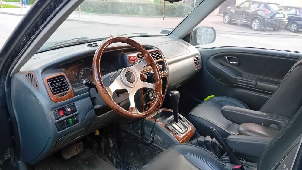 Suzuki grand vitara 1 2.0 3d