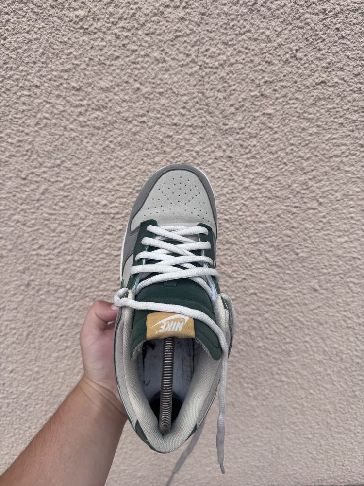 Nike dank low.