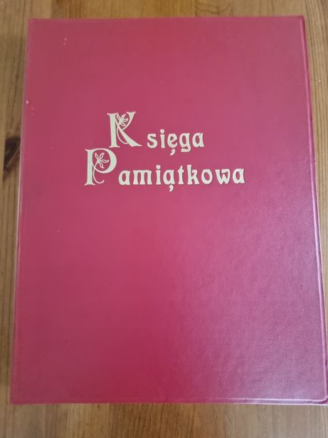 Księga Pamiątkowa w futerale czysta z 1982 roku 30×40 cm
