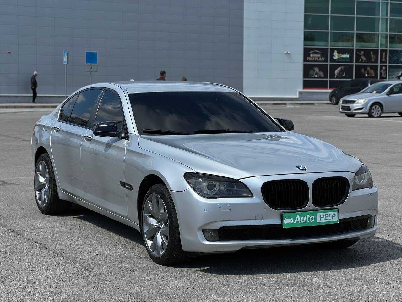 BMW 740i обслужена