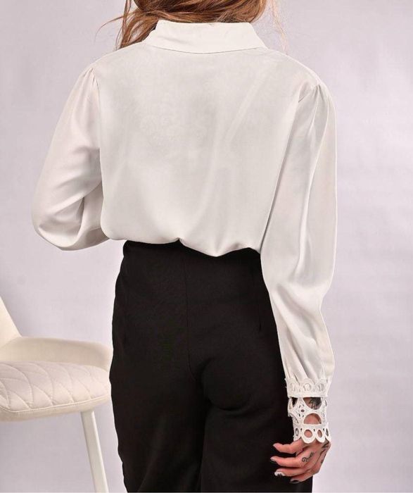 Блуза жіноча з мереживом