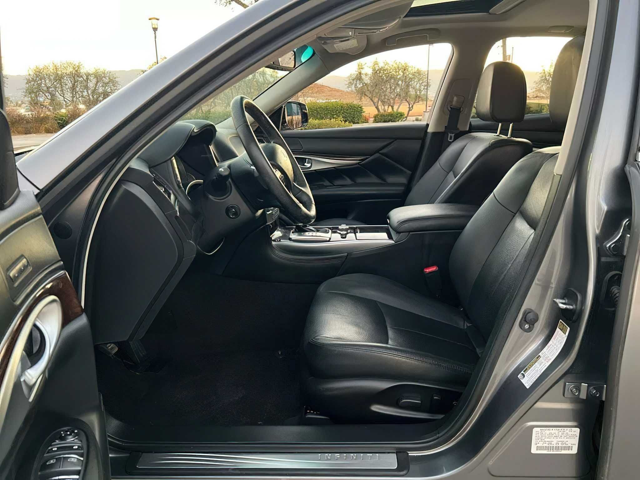 Infiniti Q70 Luxe 2018