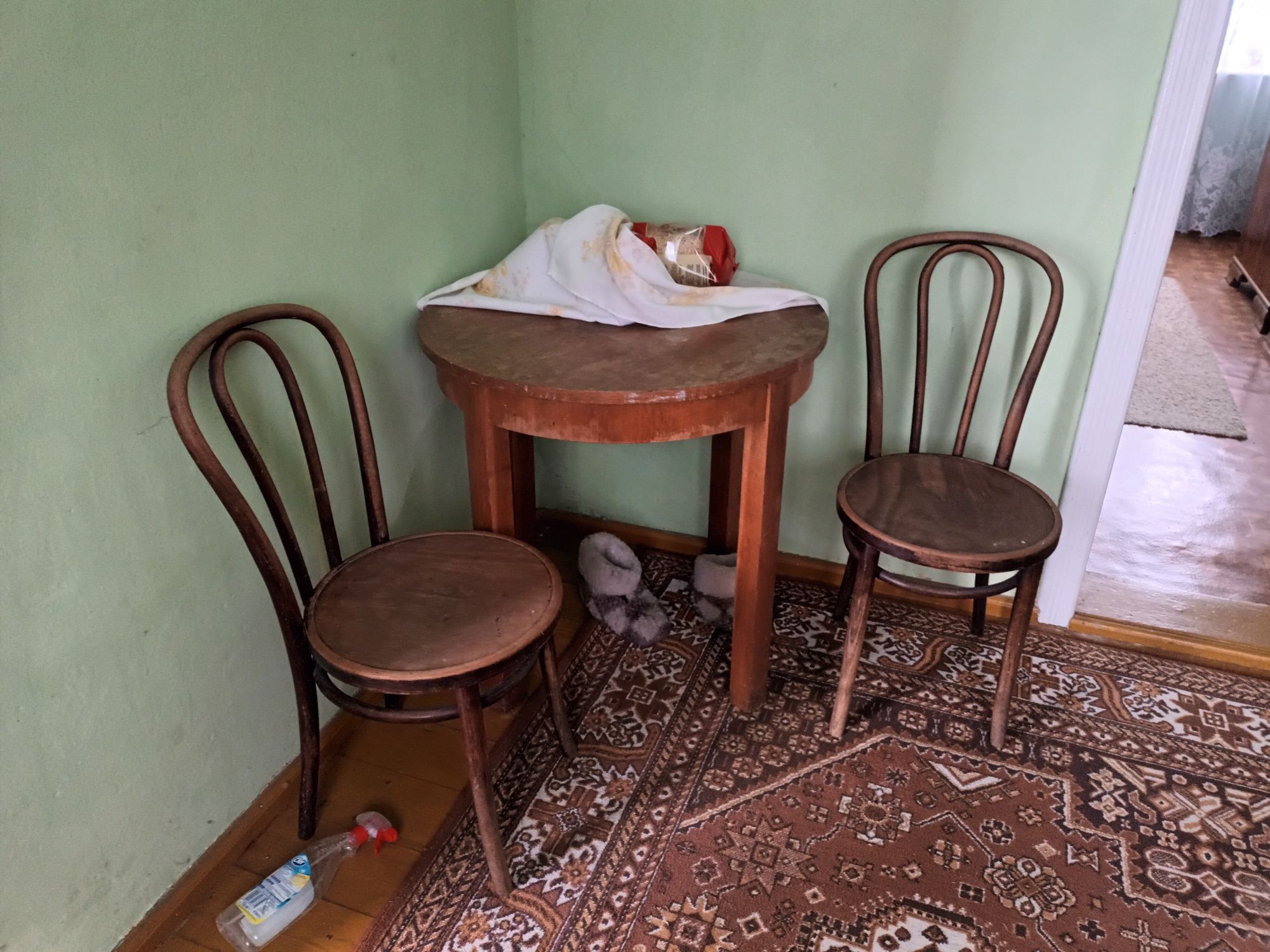 Meble zabytkowe, stół, szafa, toaletka