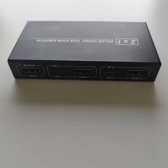 Switch KVM HDMI 4K USB - Controle 2 PCs com um só teclado e rato
