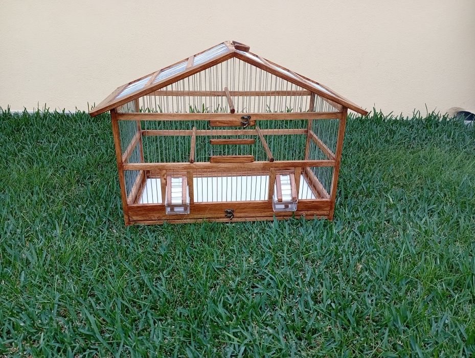 Gaiola artesanal para pássaros