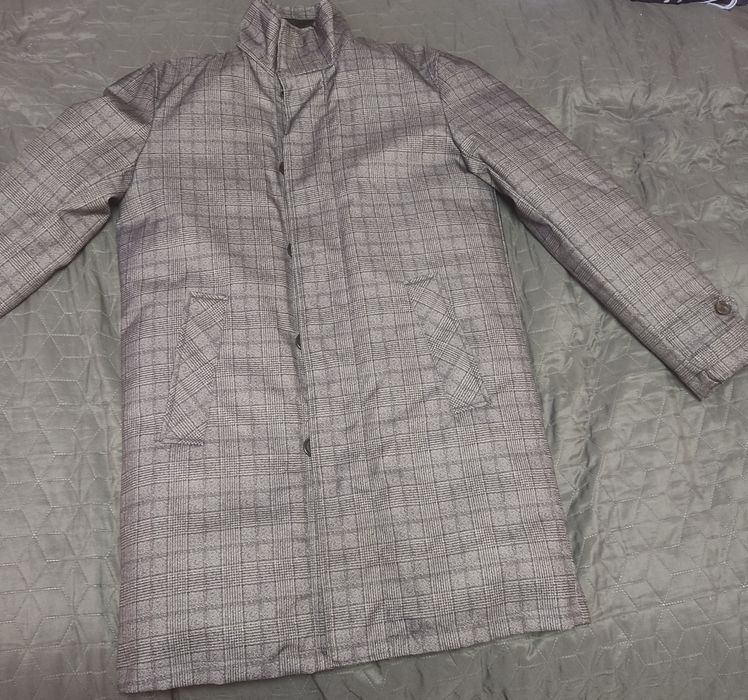Продам чоловіче сіре пальто в клітинку від бренду Zara.