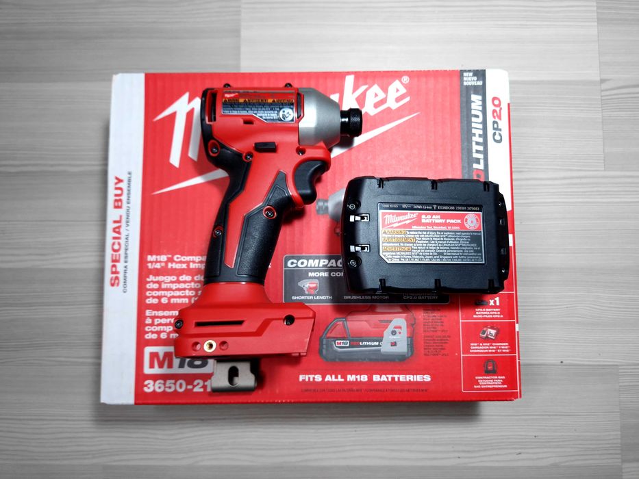 Бесщеточный импакт Milwaukee M18 3650-21 (ударный шуруповерт)