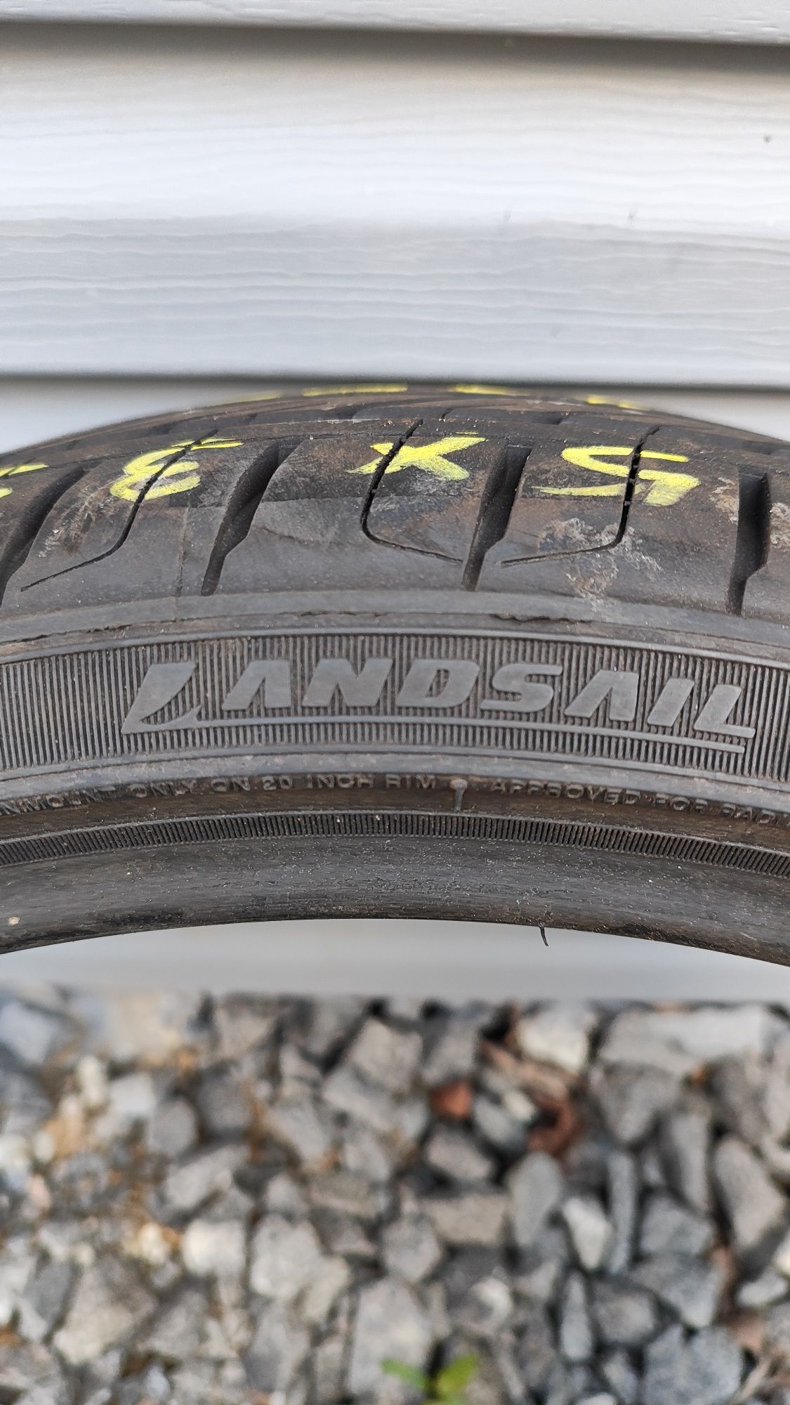 Шини Landsail літні 225/35 R20