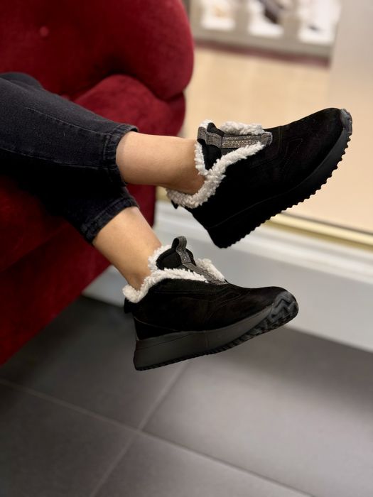 Кросівки жіночі утеплені