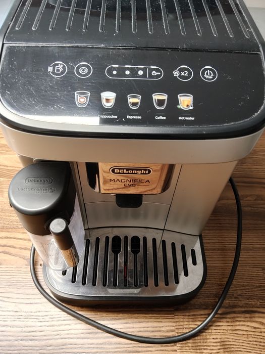 Sprzedam ekspres do kawy DeLonghi magnifica evo