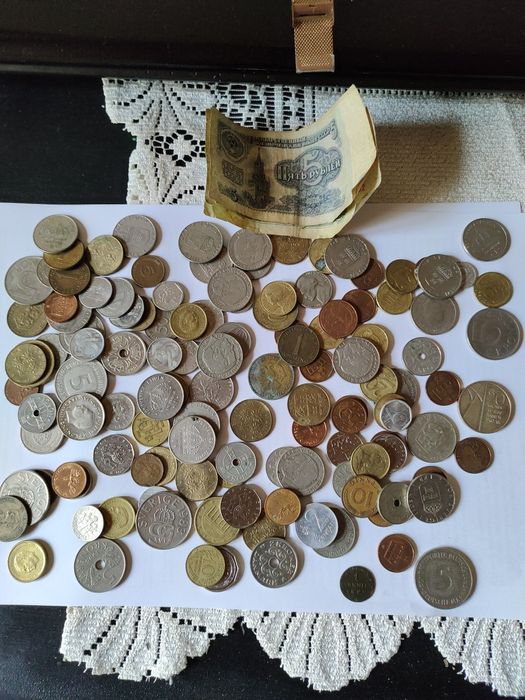 Monety różnego rodzaju.Polskie i zagraniczne. Może komuś się przyda.