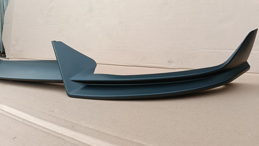 Губа сплітер  спойлер переднього бампера Тесла MY 20-24р. чорний мат
