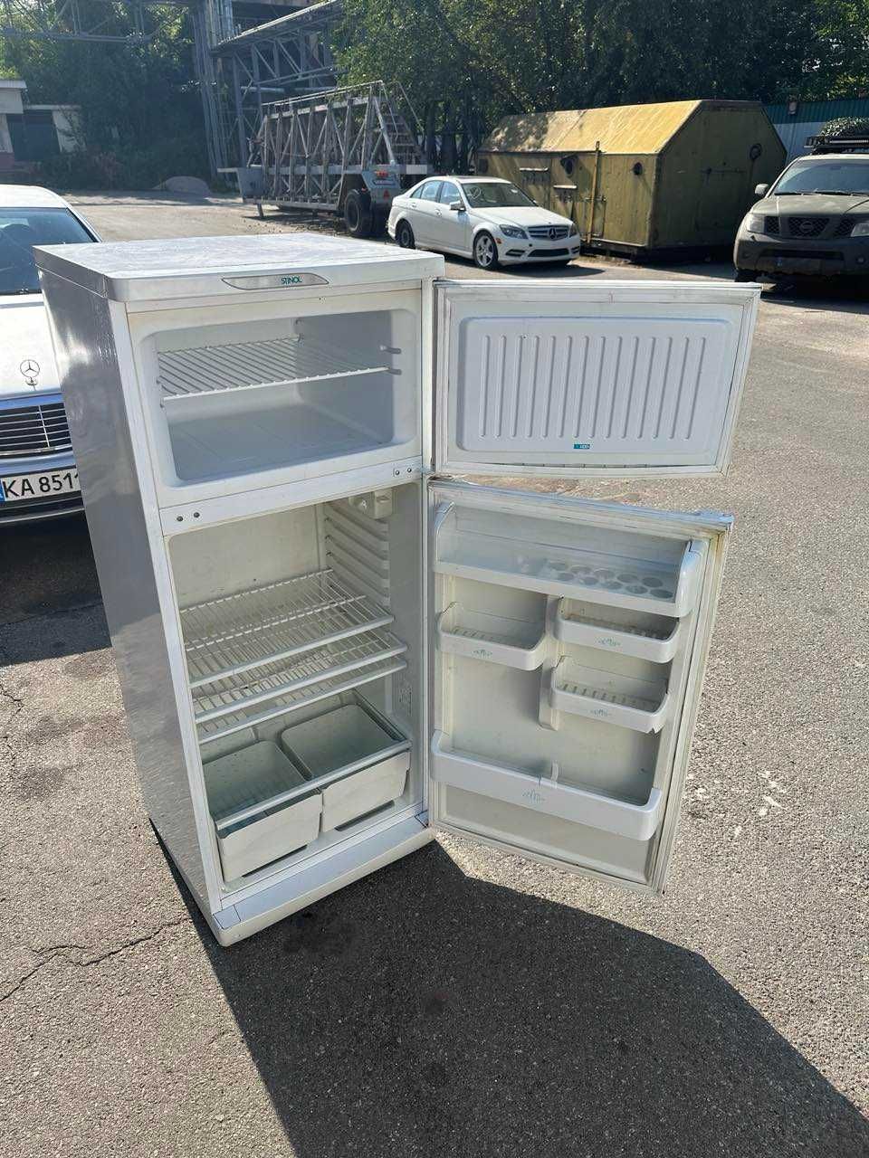 STINOL Холодильник в отличном состоянии работает хорошо