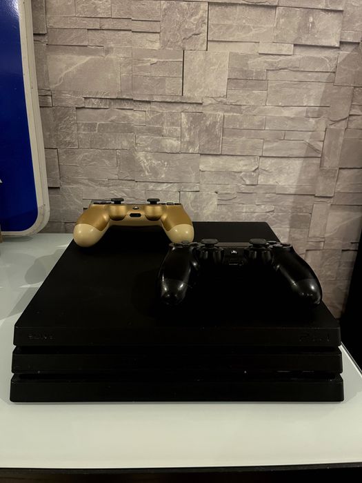 PS4 Pro 1TB com 2 comandos
