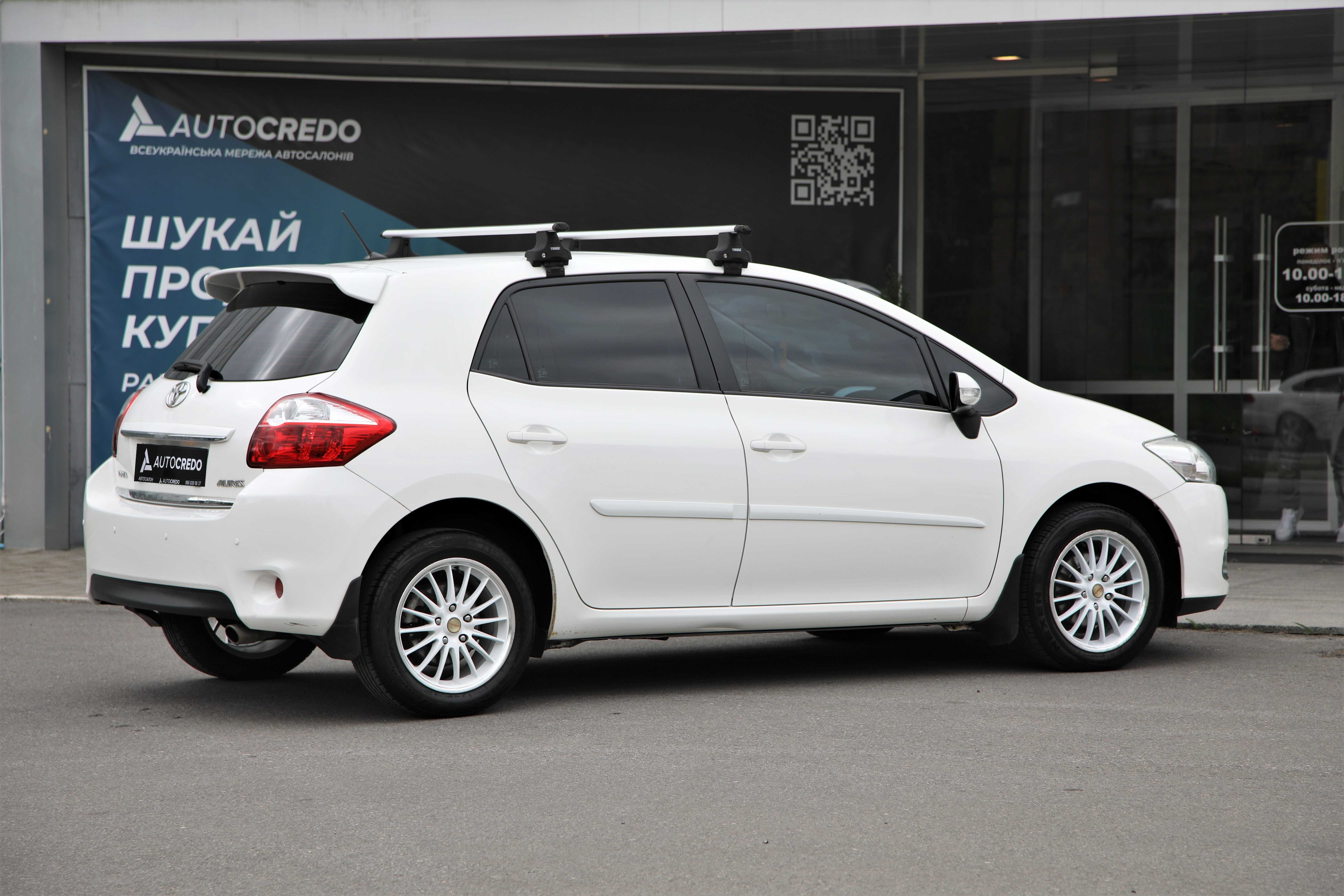 Toyota Auris 2011 року