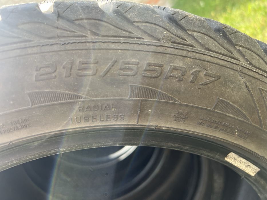 Зимова гума шини Goodyear UltraGrip Extreme 215/55 R17 бу