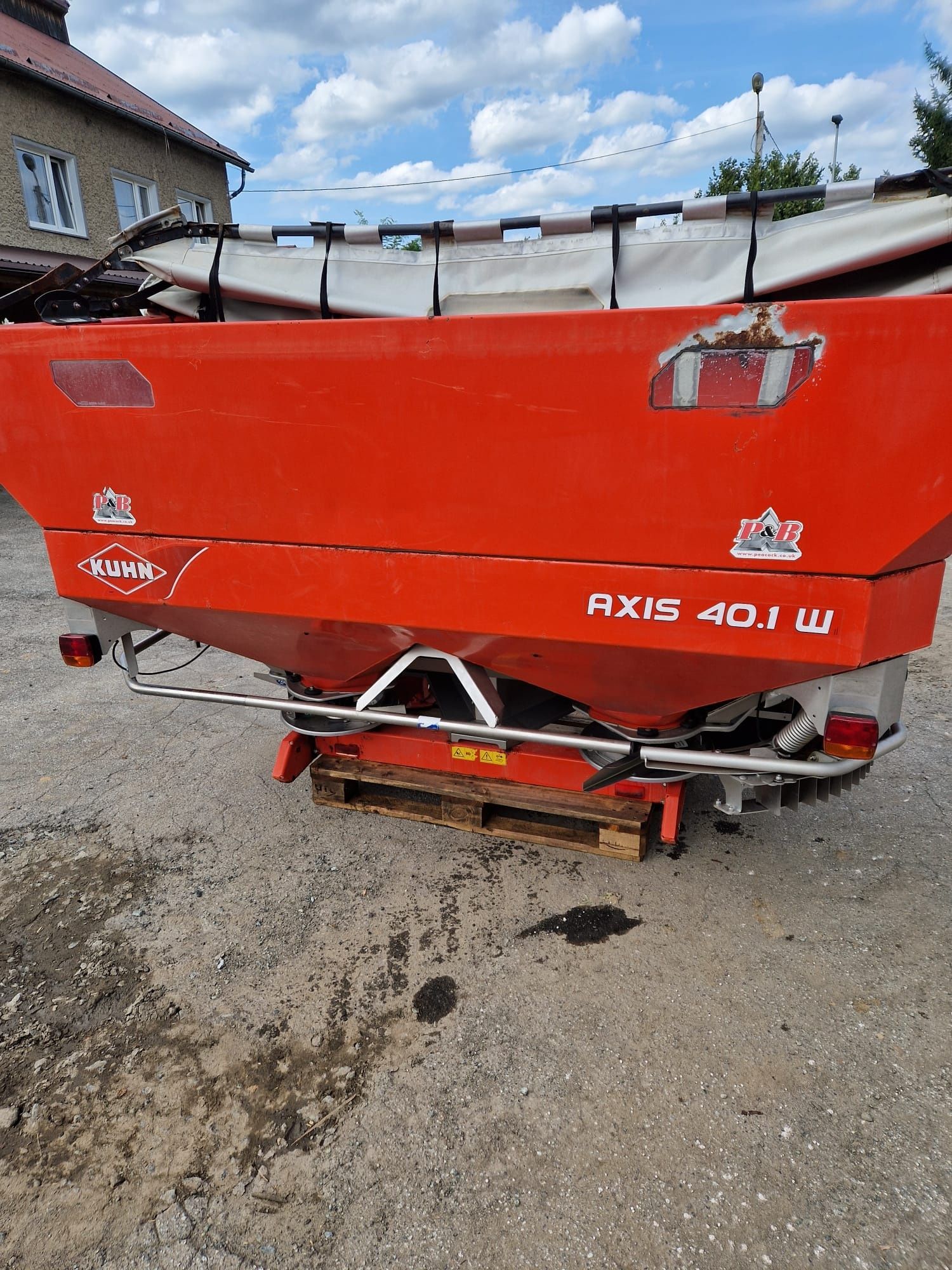 Rozsiewacz nawozów Kuhn Axis 40.1 W, waga, plandeka