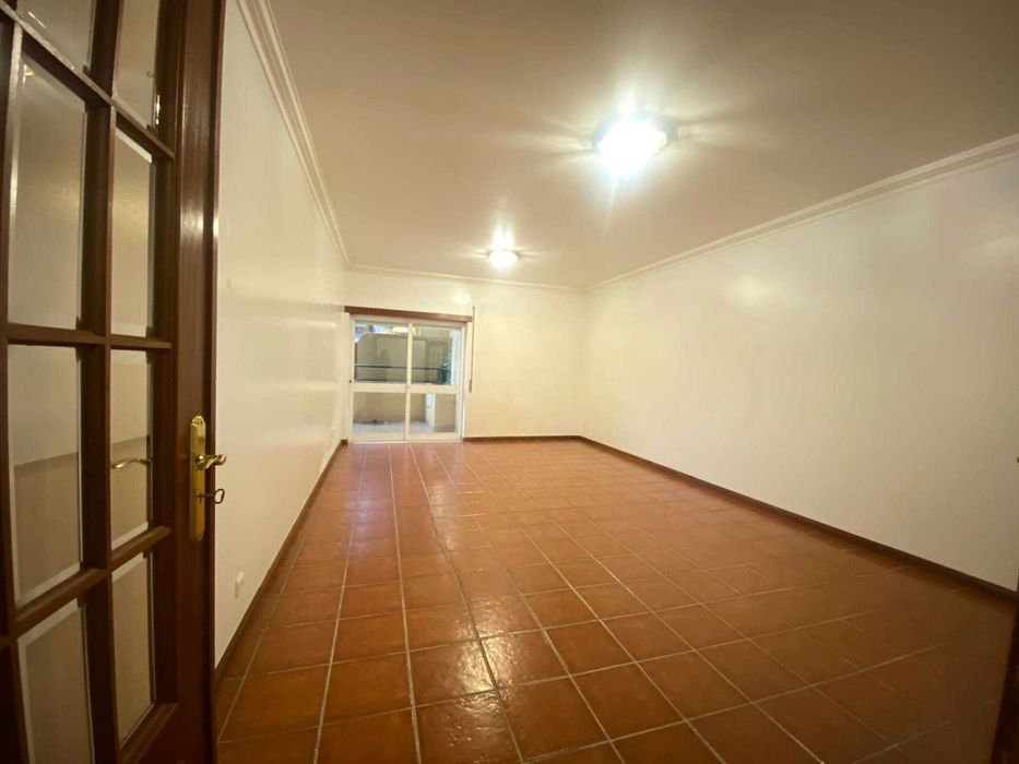 Arrenda-se Apartamento T1 no Vale das Flores, Coimbra