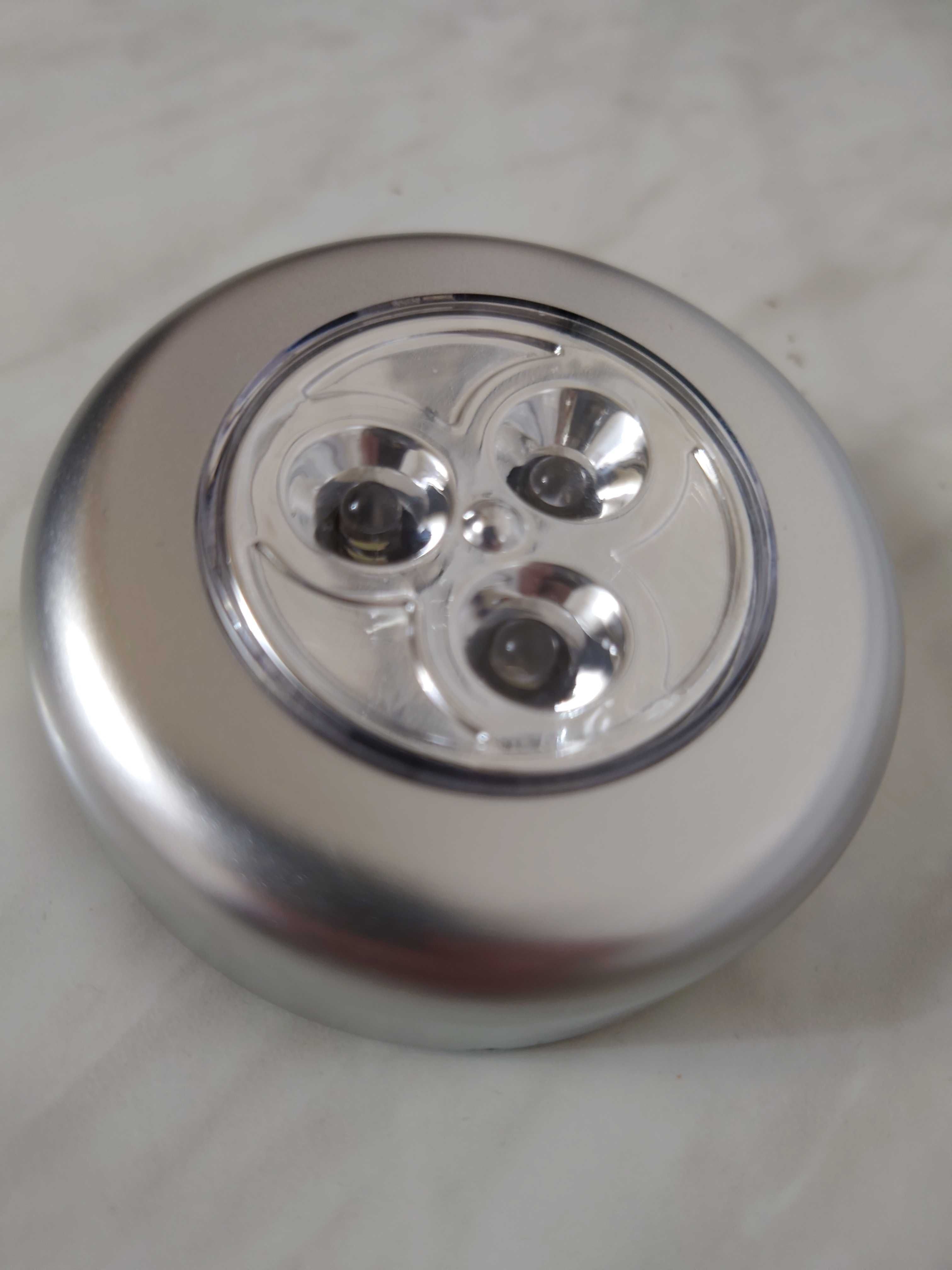 Светодиодный светильник на батарейках 3LED с липучкой