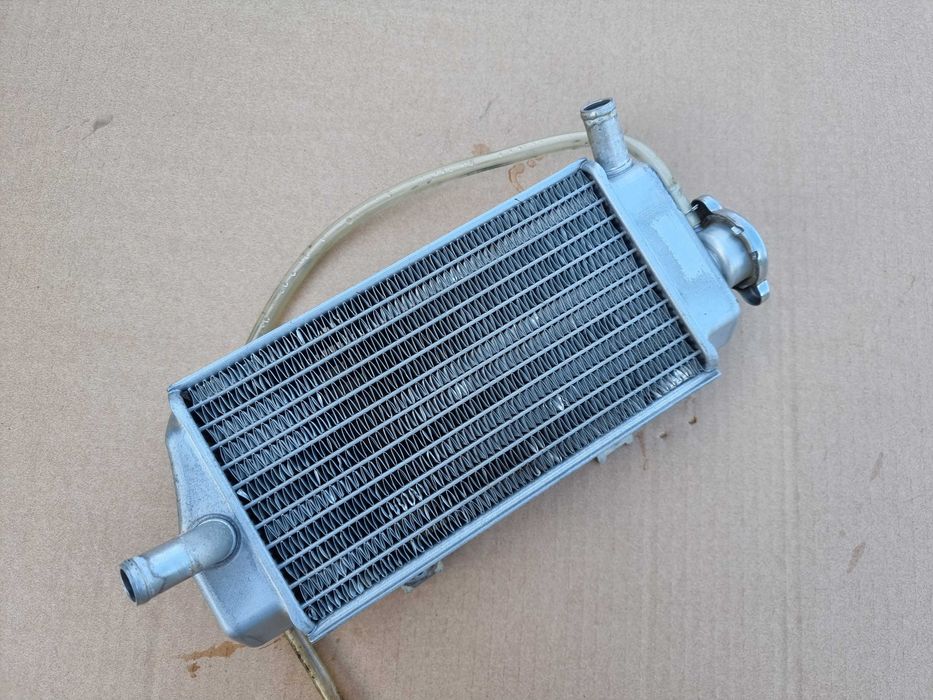 Prawa chłodnica z korkiem Honda CRF 450 stan BDB !